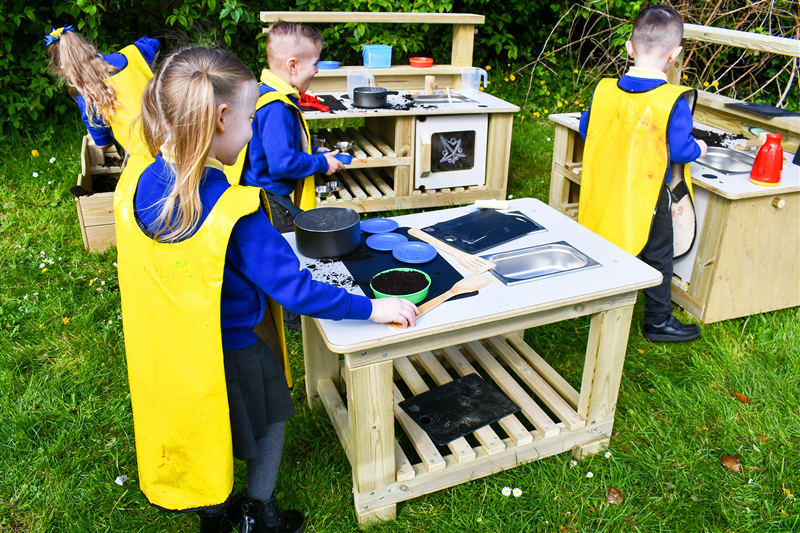 Head Chef Mud Kitchen Package 